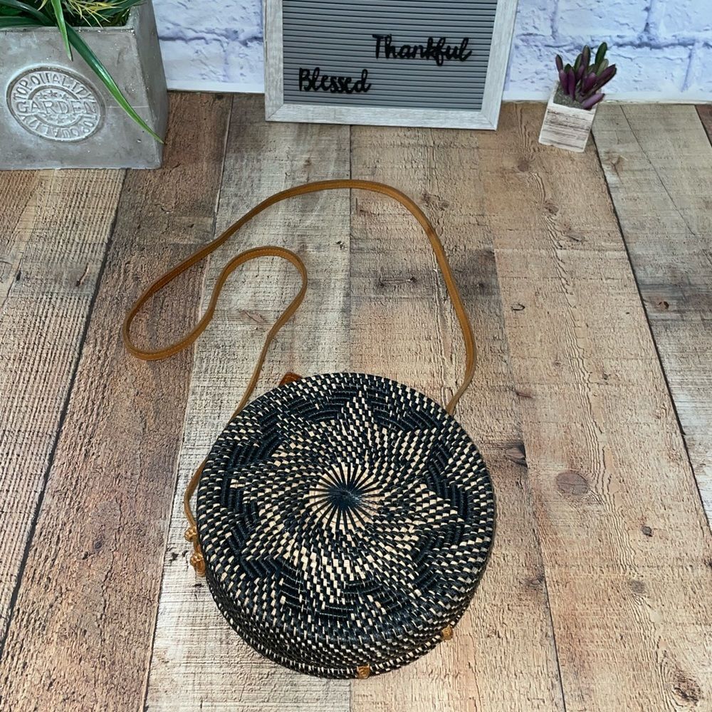 Round rattan crossbody